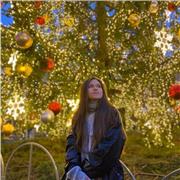 Nativa francesa, me mudé con 15 años a Tenerife. Enamorada de los idiomas y de su enseñanza.